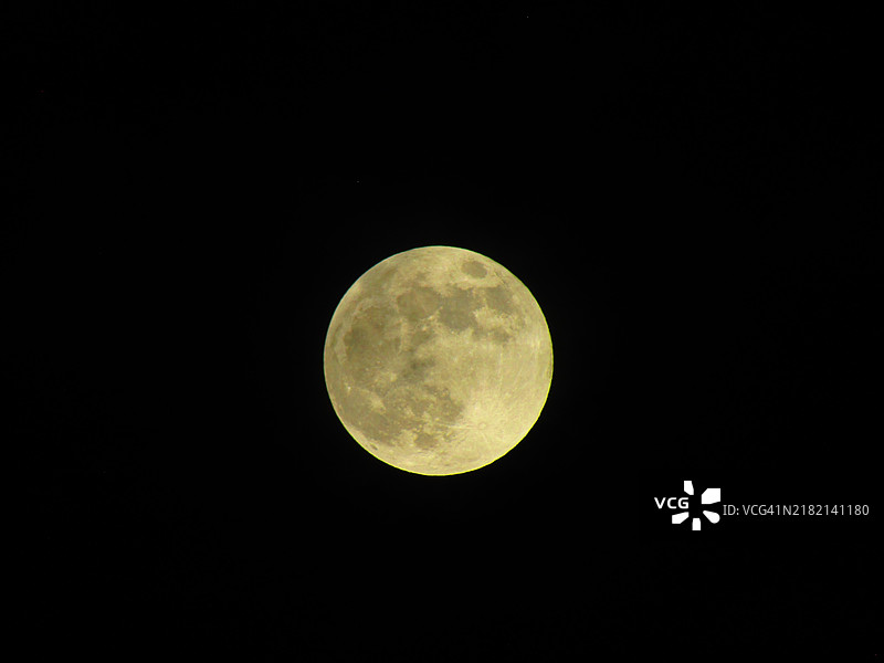 夜空中清晰的月亮特写图片素材