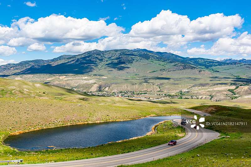 黄石国家公园的北入口路滑湖景，蒙大拿州，加德纳，美国图片素材