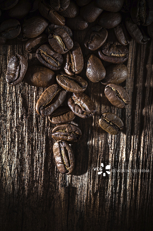 木板上的咖啡豆图片素材
