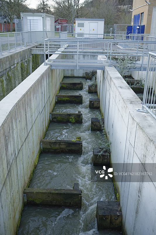 鱼梯，库恩策尔绍，科赫塔尔，海尔布隆-弗兰肯，霍恩洛赫，巴登-符腾堡，德国，欧洲图片素材