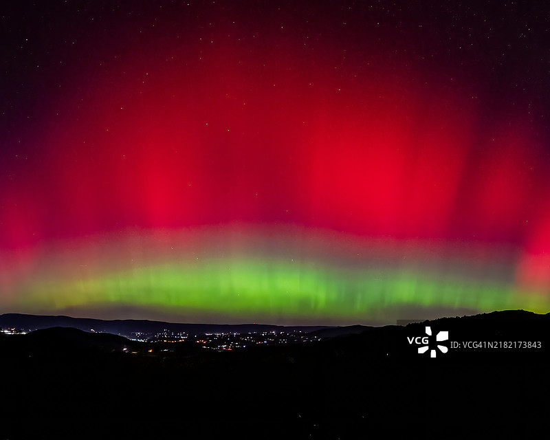 夜空下，弗吉尼亚州卢雷的山脉剪影与风景。图片素材
