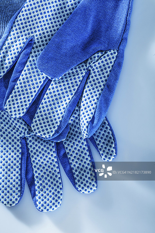 白色背景上的安全手套图片素材