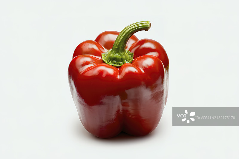 一张大型红色甜椒在白色背景上孤立的照片图片素材