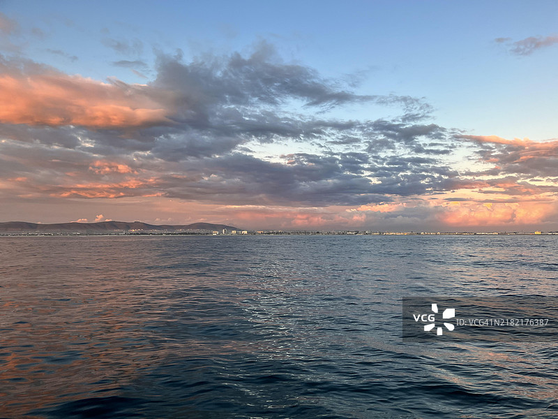 南非日落时分海洋与天空的美丽景色图片素材
