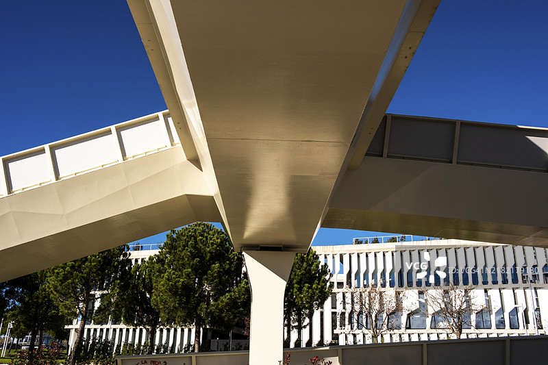 无障碍人行天桥的坡道图片素材