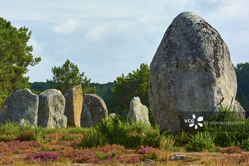 卡尔纳克的巨石阵，摩尔比昂，基贝隆，布列塔尼，法国，欧洲图片素材