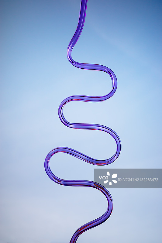 紫色扭曲图片素材