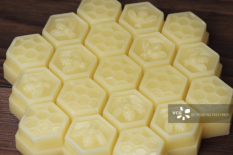 天然蜂蜡，成簇的蜂蜡图片素材