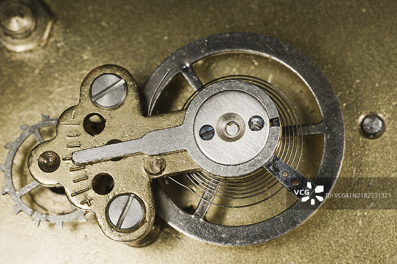 老式机械钟的调节，工作室摄影，黑色背景图片素材