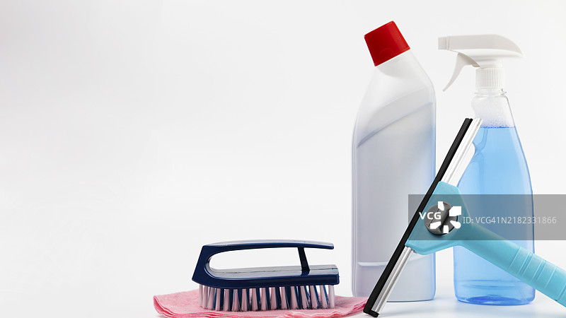 清洁产品的排列，白色背景图片素材