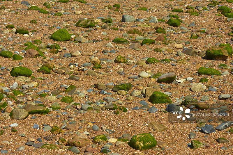 法国布列塔尼的沙滩，带有图案图片素材