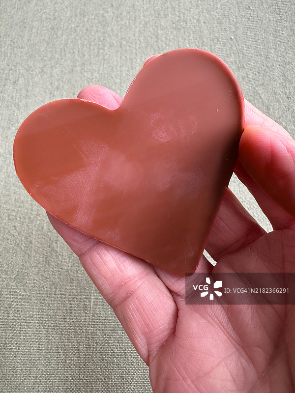 难以抗拒的巧克力心形甜点图片素材