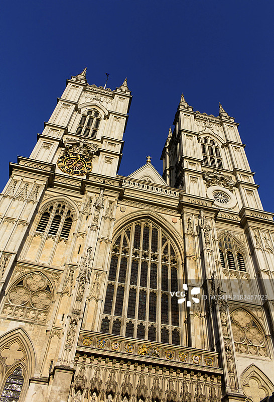 威斯敏斯特宫是英国国会下议院和上议院的会议地点。由于其居住者的缘故，通常被称为国会大厦，宫殿位于北岸。图片素材