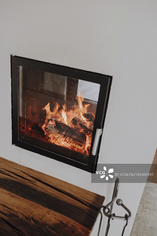 客厅里的木炉图片素材
