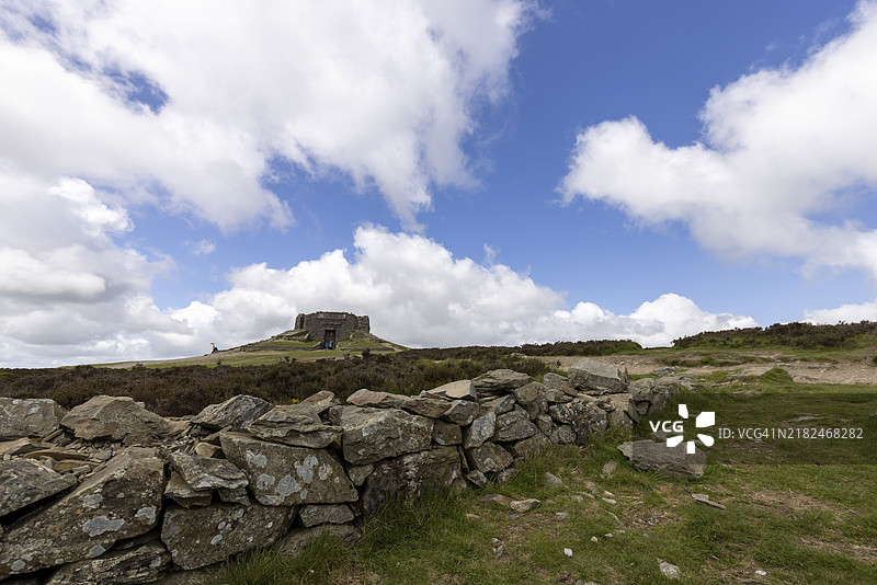 乔治三世的石塔，位于威尔士莫埃尔法毛山顶的庆典塔图片素材