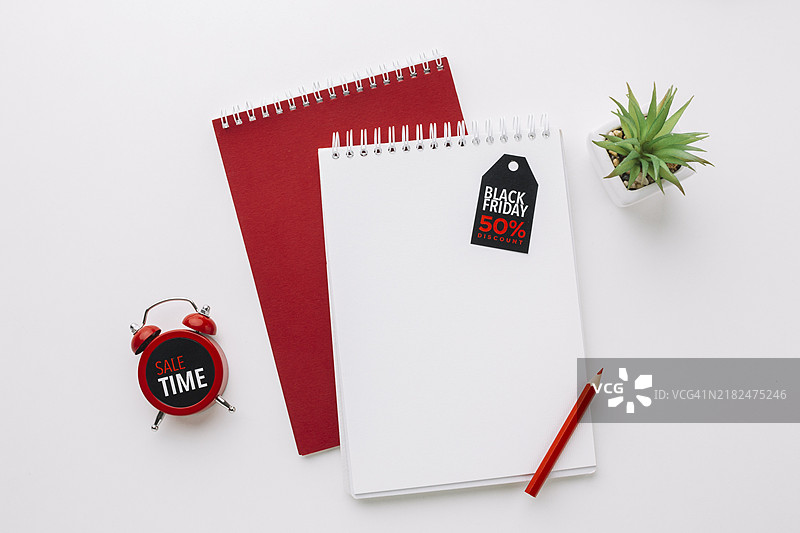 黑色星期五便签本模型与时钟图片素材