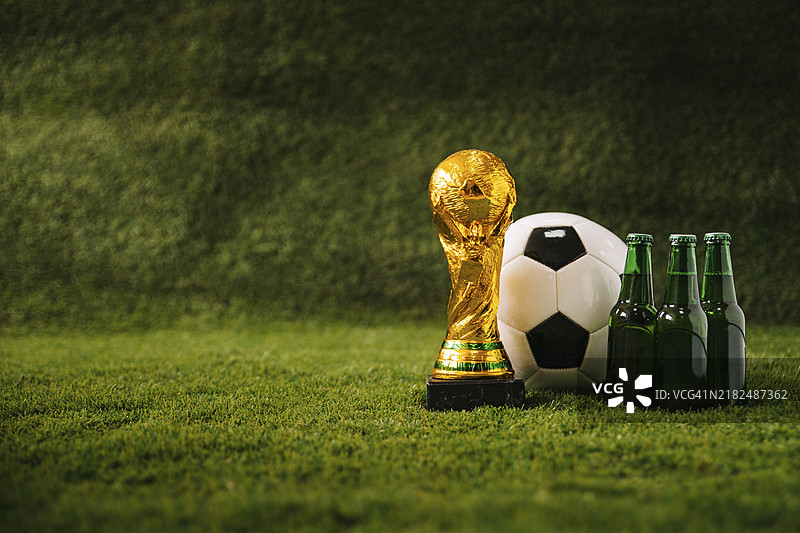 足球背景与啤酒留白空间图片素材