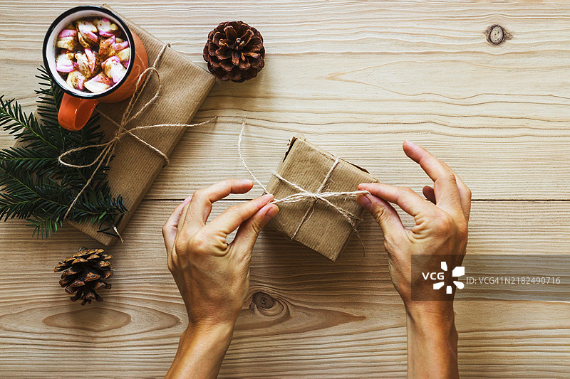 手工绑绳礼品盒图片素材