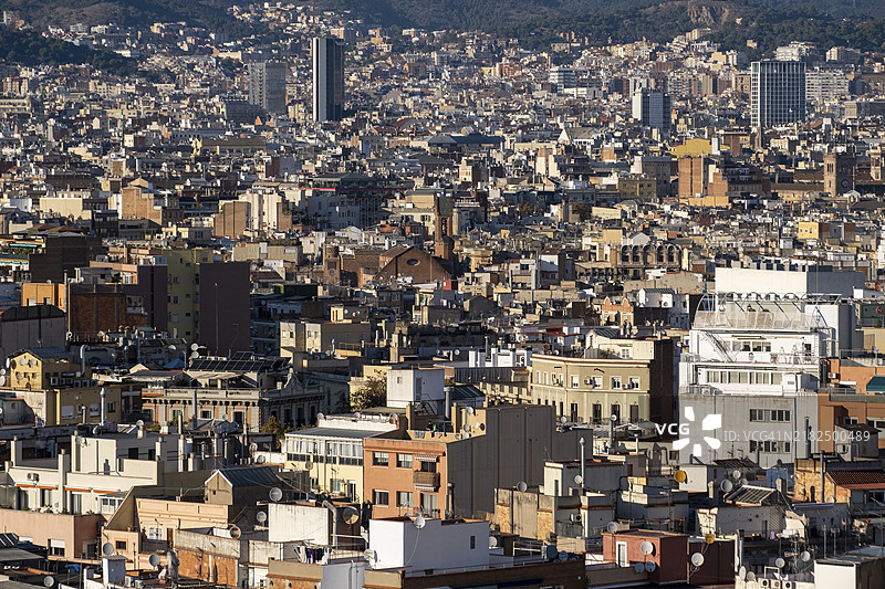 从蒙特惠奇山俯瞰西班牙加泰罗尼亚的巴塞罗那市景图片素材