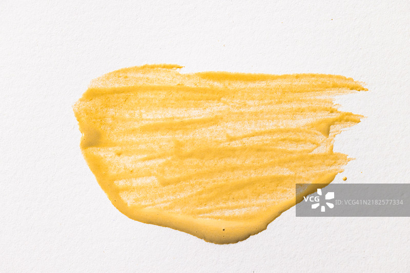 白纸上的黄色颜料图片素材