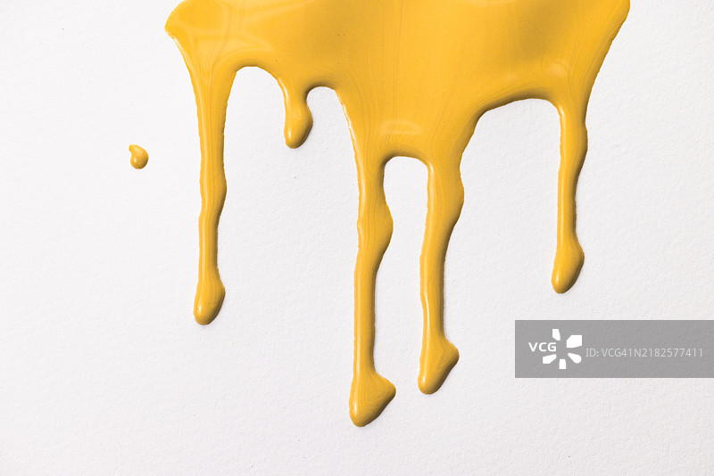 掉落的黄色油漆滴图片素材