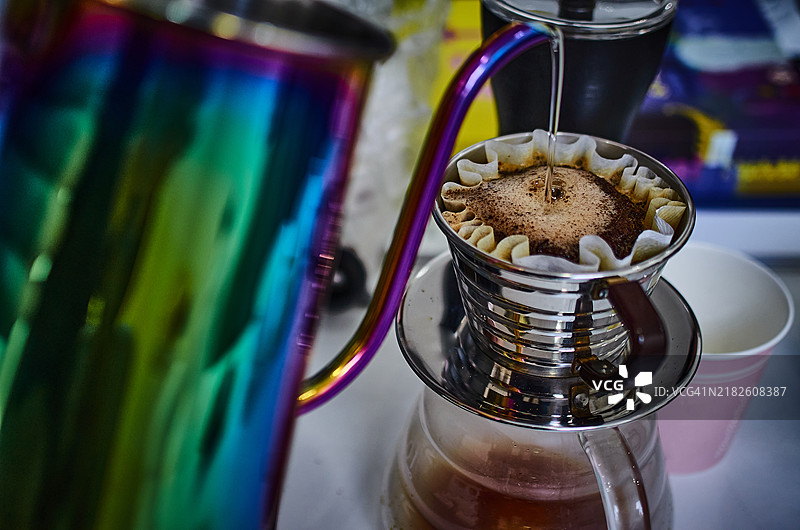 滴漏咖啡。图片素材