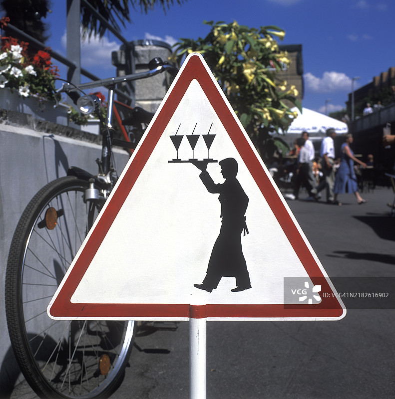 餐饮指示牌，德国北莱茵-威斯特法伦州杜塞尔多夫莱茵河岸图片素材