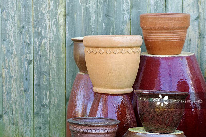 展示的陶土罐图片素材