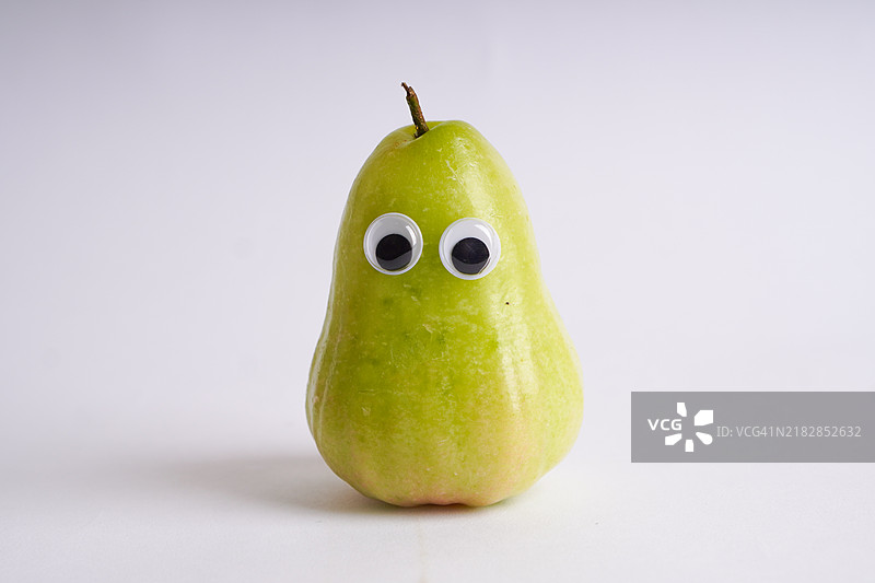 白色背景上的水苹果与表情符号图片素材