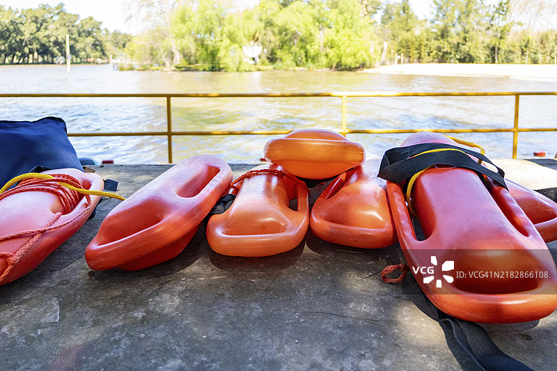 救生员使用的救生圈图片素材