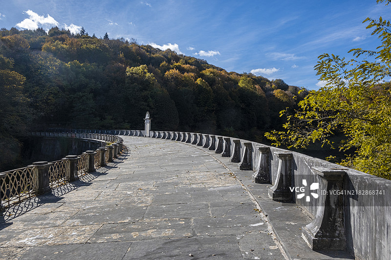 伊斯坦布尔贝尔格莱德森林中的马穆德·本迪苏丹水坝图片素材