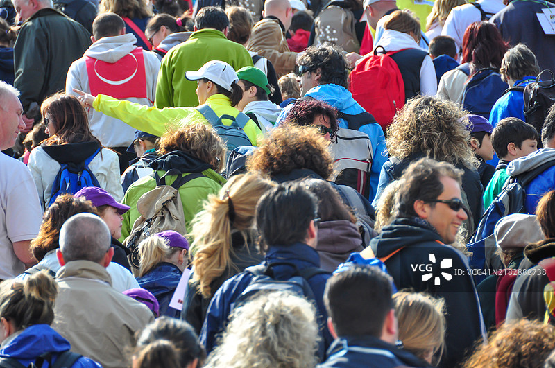 威尼斯的过度旅游，游客人群的特写。图片素材