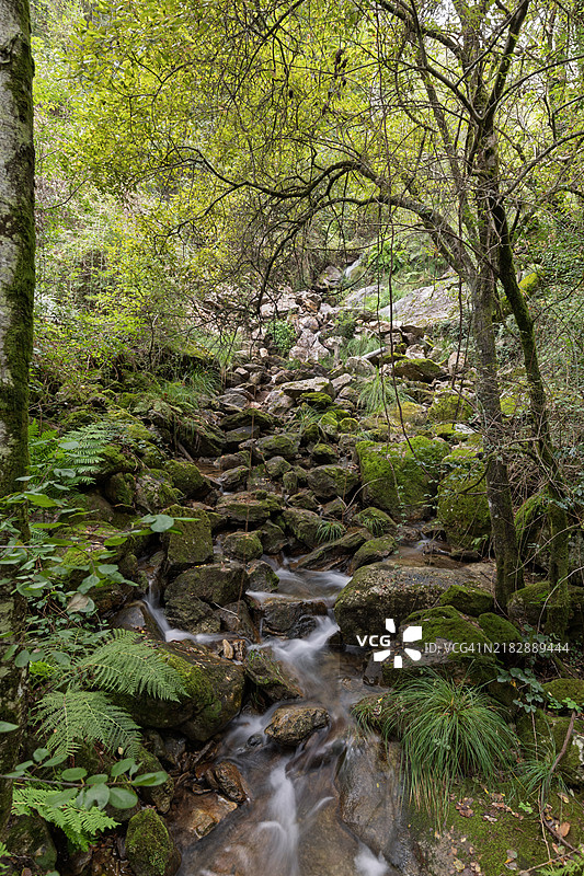 Gresso瀑布发现一条山间河流图片素材