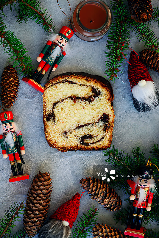 乌克兰桌子上的圣诞装饰特写图片素材