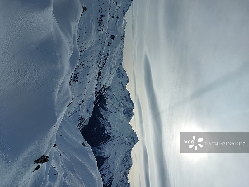 雪山与天空的美丽景色图片素材