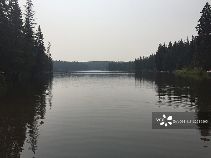加拿大湖泊与天空的美丽景色图片素材