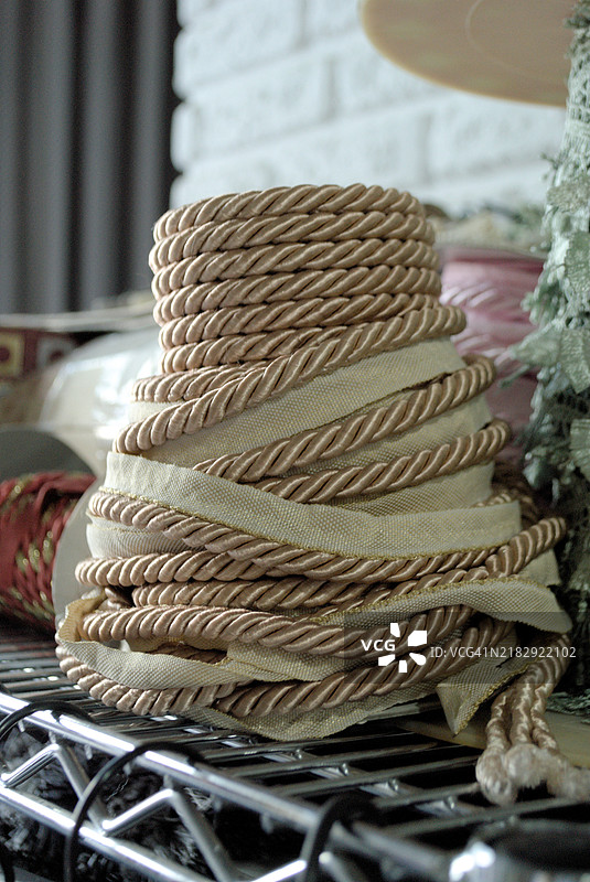 桌子上的绳索特写图片素材