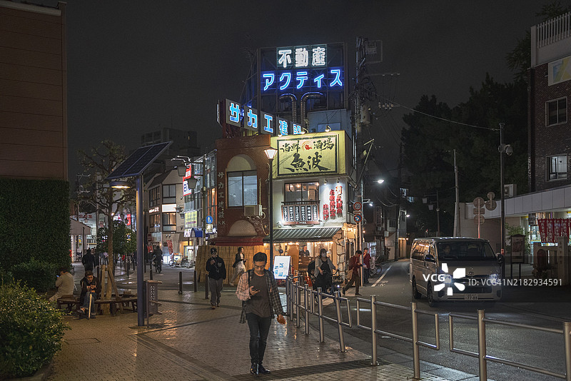 东京夜晚的霓虹灯图片素材