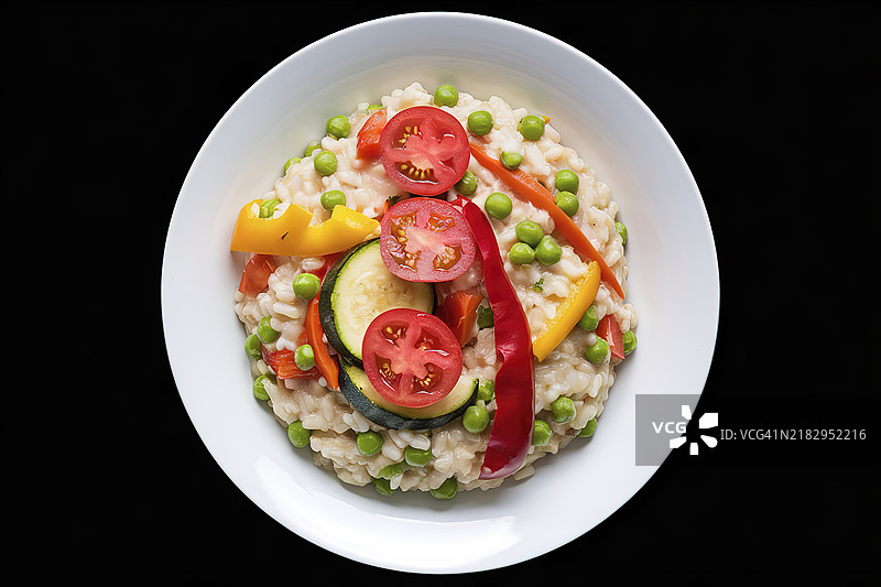 一盘蔬菜意大利烩饭的照片图片素材