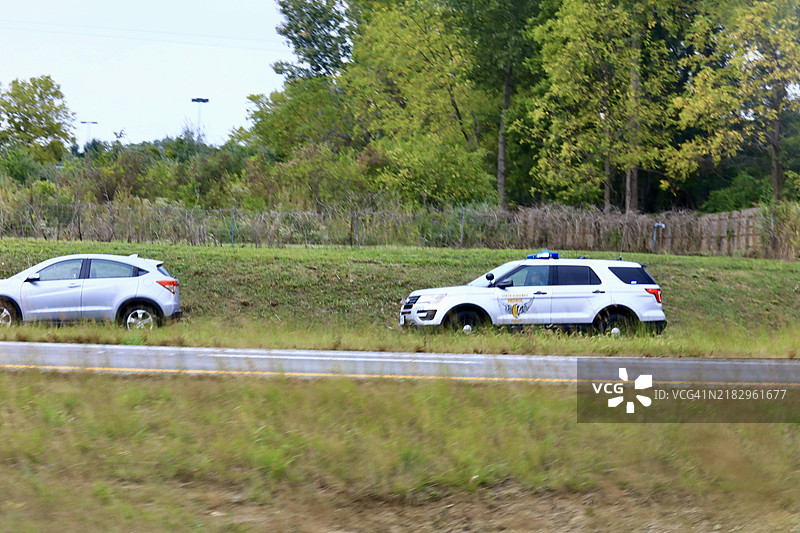 车辆被警察拦下图片素材