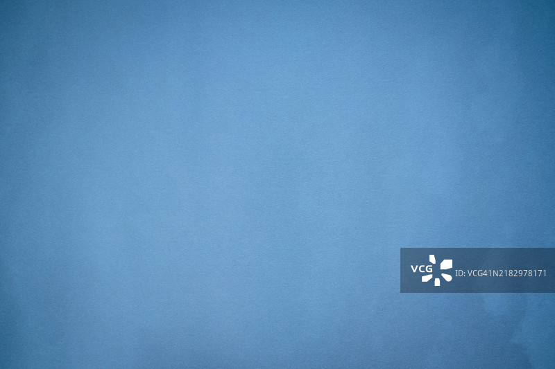 蓝色纸板纸抽象图案纹理。图片素材