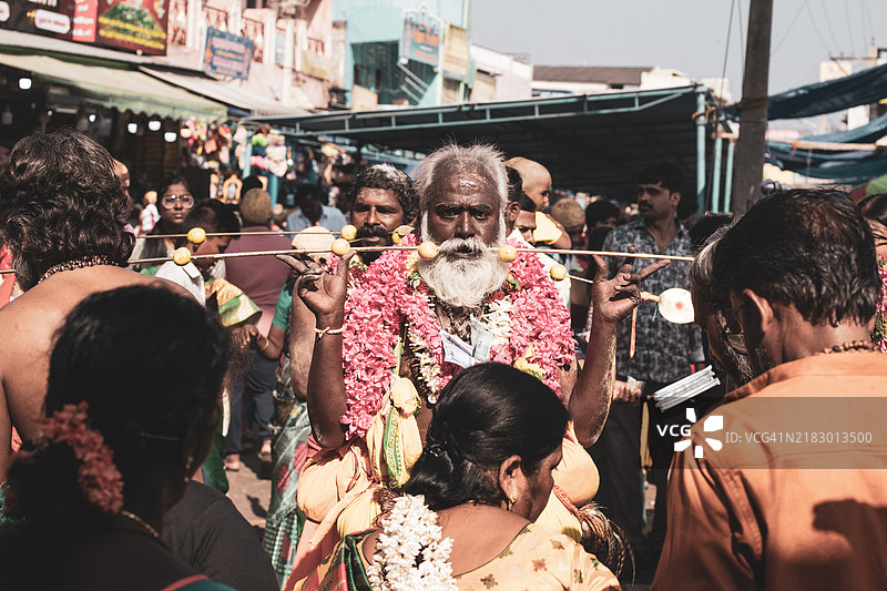 泰米尔仪式，丹达尤塔帕尼神庙朝圣者图片素材