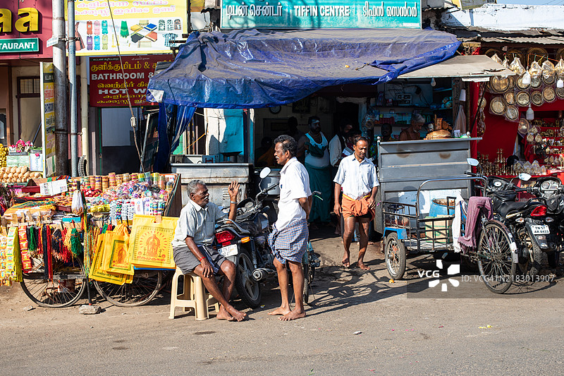 印度旅行图片，丹达尤塔帕尼神庙朝圣者图片素材