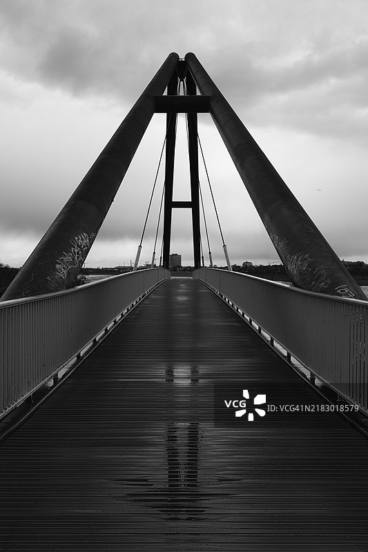 媒体港的桥，倒影，黑白，德国杜塞尔多夫，欧洲图片素材