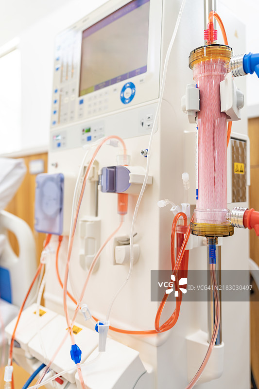 现代透析中心的血液透析机图片素材