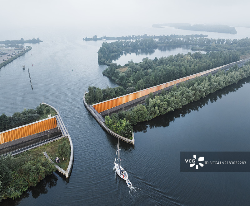 荷兰维卢韦梅尔高架桥的俯瞰视角图片素材