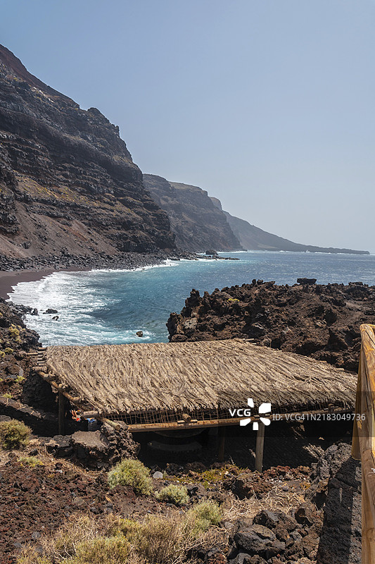 埃尔希罗岛的维罗达尔海滩上的烧烤休闲区。加那利群岛图片素材