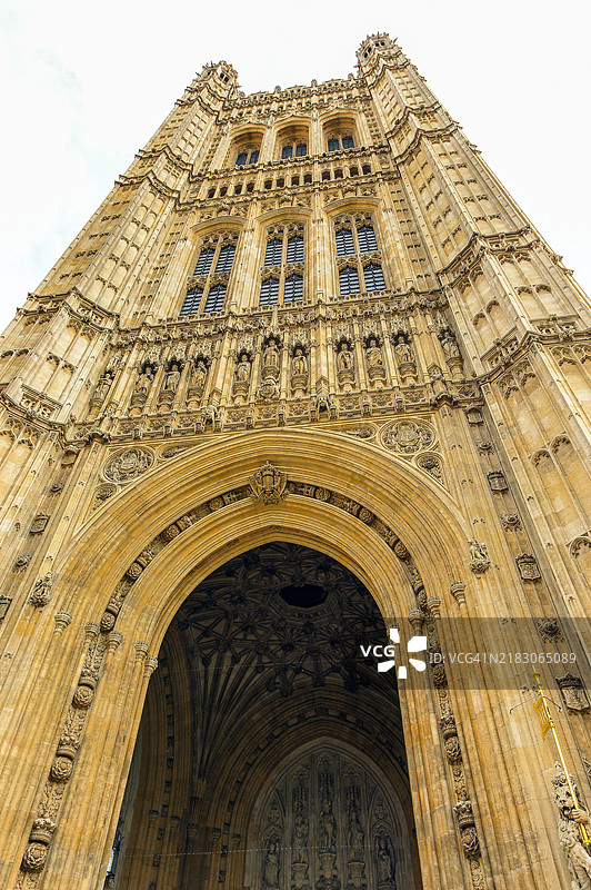 维多利亚塔是位于伦敦威斯敏斯特宫西南端的方形塔楼。图片素材