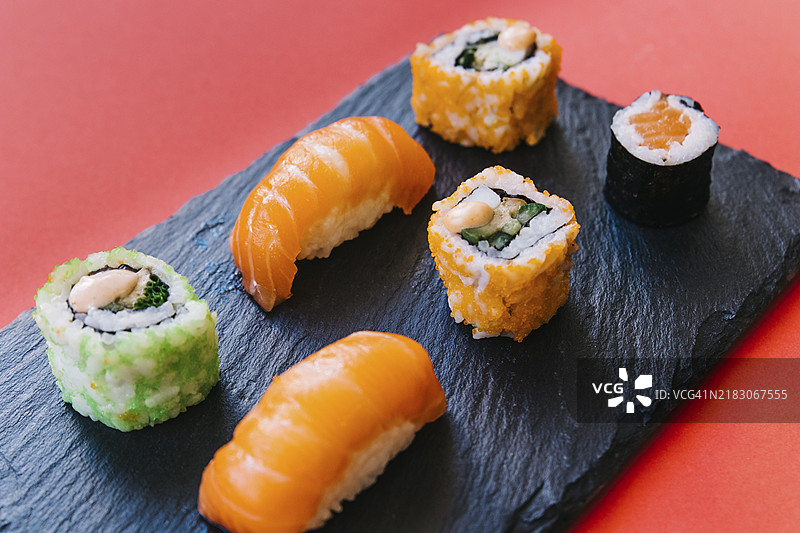特写的各种寿司拼盘图片素材