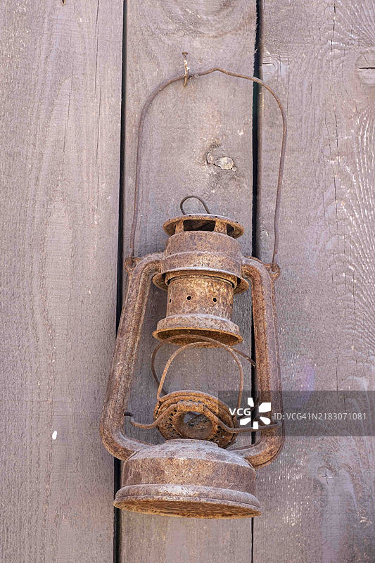 土耳其，香尼乌尔法，哈兰的一盏非常古老生锈的灯笼图片素材